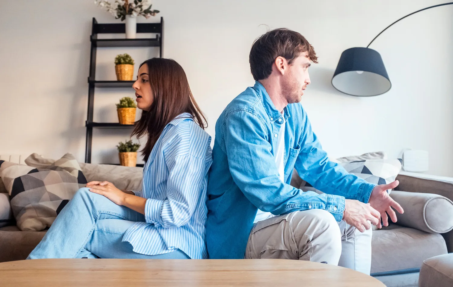 Stel ervaart spanningen en emotionele afstand en zoekt hulp via relatietherapie