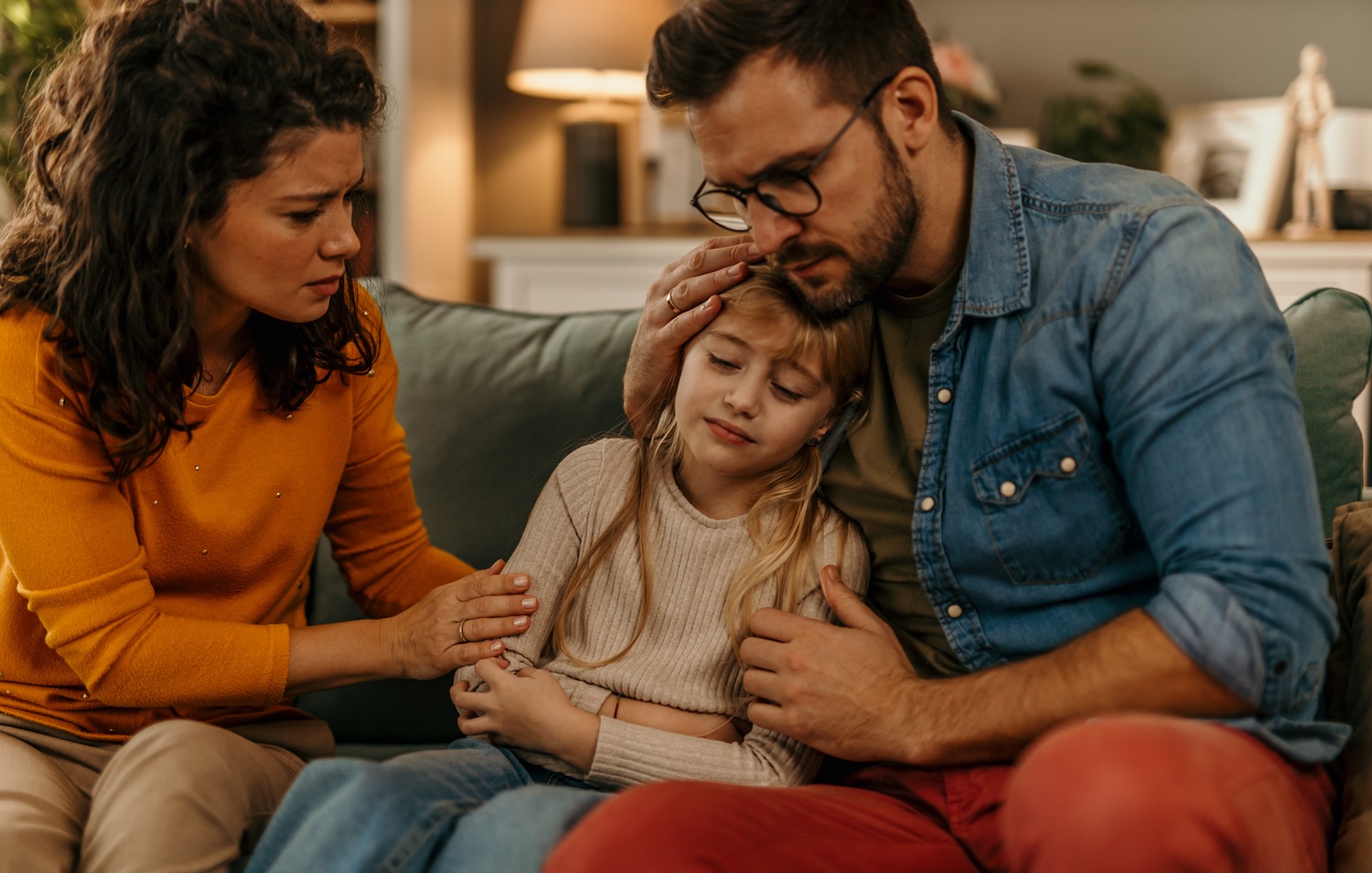 Ouders bieden troost en veiligheid aan hun kind, de basis voor een veilige hechting en het voorkomen van hechtingsproblematiek